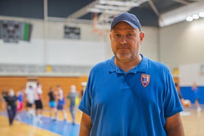 Pep Garcia, antes del entrenamiento de ayer en el pabellón del Serrallo