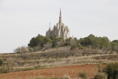 Santuari de la Mare de Déu de Montserrat de Montferri, obra de Jujol, deixeble de Gaudí.