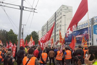 Concentración delante de la empresa Cidac.