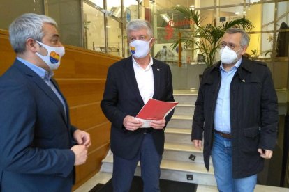 Cano, Alonso i Domínguez durant la seva visita a la Cambra de Comerç de Tarragona.