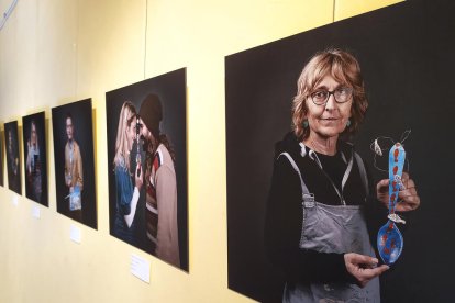 Alguns retrats dels artistes amb la seva interpretació de la cullera de fusta.