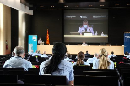 Comisarios de los Mossos participando en las primeras jornadas sobre la perspectiva de género y la igualdad de oportunidades en el cuerpo.