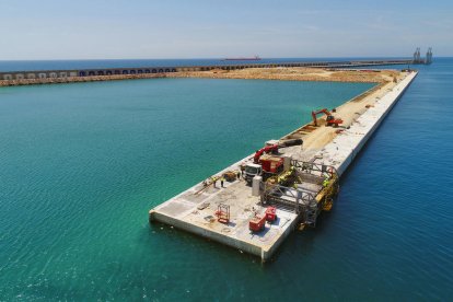 Imagen de las obras del muelle de Balears.