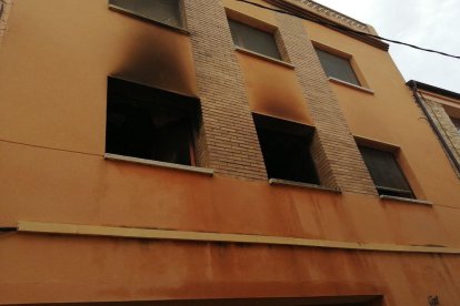 Imagen de la vivienda que ha sufrido el incendio.