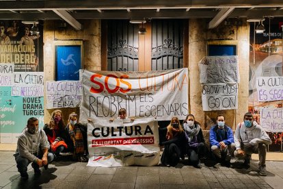 Miembros de Tornavís Teatre en un acto reivindicativo en Tarragona.