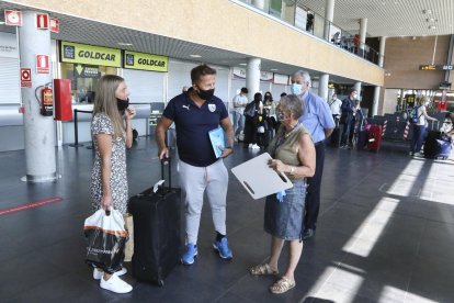 Una imatge d'arxiu de passatgers a l'Aeroport de Reus.