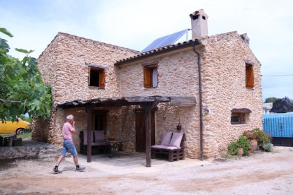 Alojamiento del portavoz de Aturebre, Juanjo Bel, a Masdenverge.