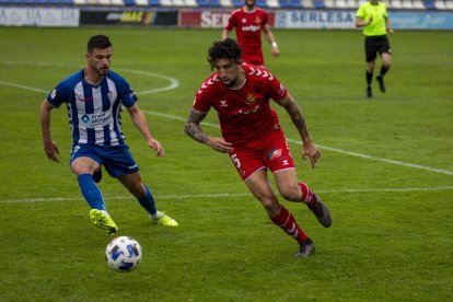 Marc Trilles, durante el Alcoyano-Nàstic.