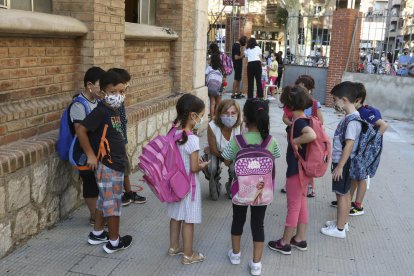 Una imagen de archivo del inicio de este curso 2020-2021 en la Escuela Prat de la Riba.