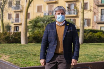 El candidat de Junts, Albert Batet, a la plaça Antic Escorxador.