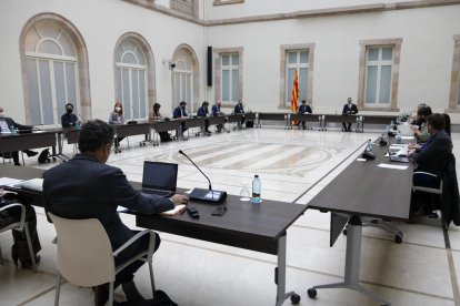 Pla general de la reunió de la Mesa de grups del Parlament sobre les eleccions del 14-F.