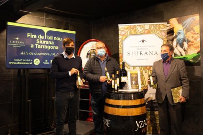 Nadal, Joan i Huguet durant la presentació de la 20a edició de la Fira al Mercat Central.