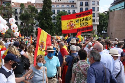 Concentrats a la plaça Colón contra els indults.