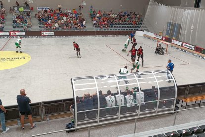 Un moment del partit entre Vendrell i Alcobendas.