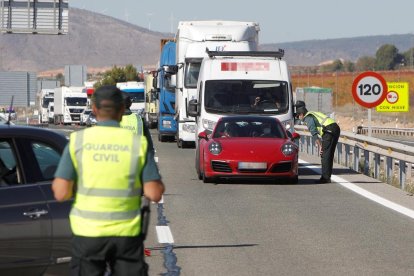 Un control de la Guàrdia Civil a l'A-31 a la província d'Alacant.