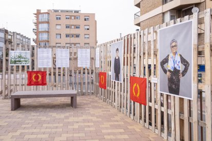 L'exposició està basada en retrats de les dones homenatjades.