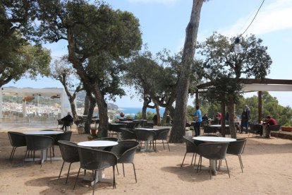 Una terrassa d'un bar de Calella de Palafrugell