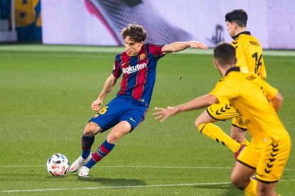 Jandro Orellana, durant un partit amb el Barça B, va ser el futbolista que hauria d'haver estat expulsat en el duel d'anada.