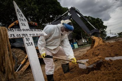 Imatge d'arxiu de l'habilitació de tombes a Brasil.