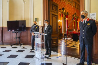 Eduardo Fernández (Guàrdia Urbana), Manel Castaño (conseller) i Ramon Franquès (Mossos).