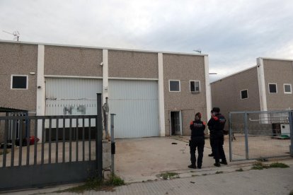 L'operati s'ha dut a terme en una nau del carrer Luxemburg del polígon industrial de Constantí.