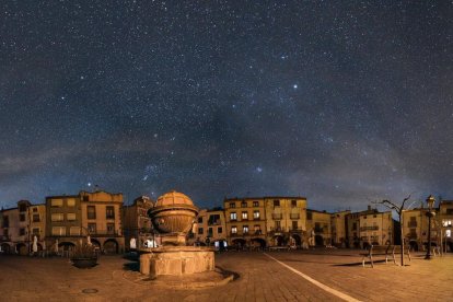 Imagen de Prades a oscuras.