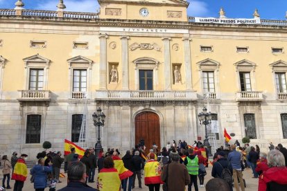 Imatge de l'acte de VOX per reivindicar la Constitució a la plaça de la Font