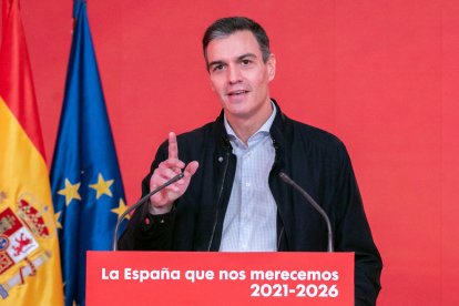 El president espanyol i líder del PSOE, Pedro Sánchez, en el seu discurs a Ferraz amb el lema 'L'Espanya que ens mereixem 2021-2026'