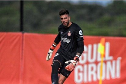 El porter José Aurelio Suárez amb la samarreta del Girona