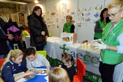 Imagen de uno de los talleres organizado por la AECC