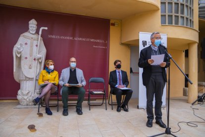 Teixell, Pallejà, Colet i Planellas, durant la presentació del llibre al jardí del Museu Bíblic.