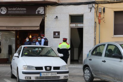 Els Mossos al lloc de l'homicidi, a Manresa.