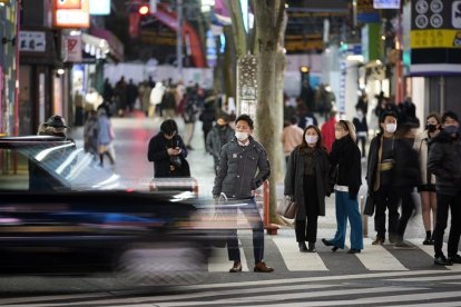 Imatge d'arxiu de gent a un carrer del Japó.