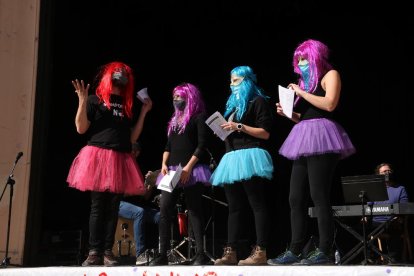 Los miembros del Cantaval actuando en La Palma de Reus en la décima edición.