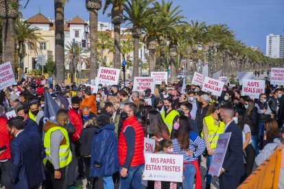 Un instant de la concentració al passeig Jaume I de Salou.