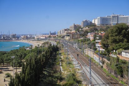 Tram entre l'Amfiteatre i el Fortí de Sant Jordi en el qual Adif té previst col·locar les pantalles.