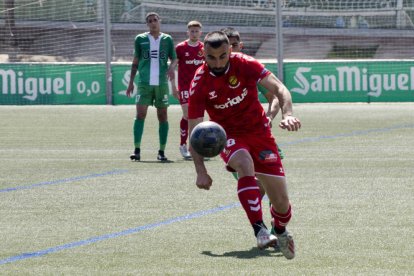 Andrei Lupu, durant el Cornellà-Nàstic, un dels cinc enfrontaments que va disputar amb el Nàstic de Tarragona.