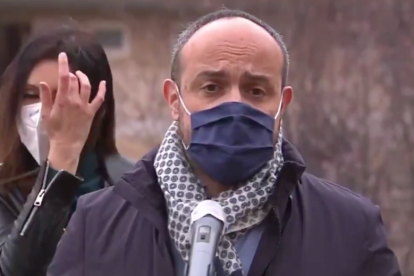 Alejandro Fernández després de votar a Sant Pere i Sant Pau.