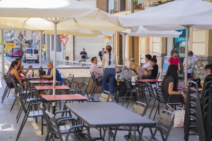 Imatge de la terrassa d'un establiment del carrer Lleida de Tarragona.