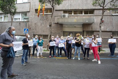 La concentración reunión en una veintena de personas.