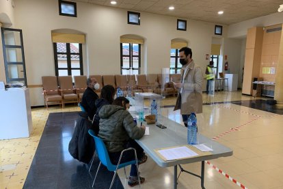 El moment de la votació del president del Parlament, Roger Torrent.