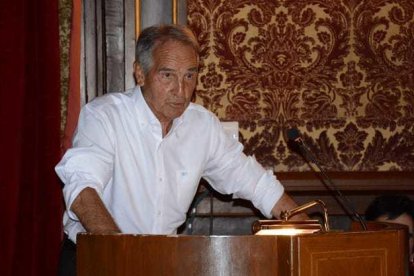 Imatge de Federico Adan que ha rebut el diploma al mèrit cívic pels més de 40 anys exercint la pediatria a Tarragona.