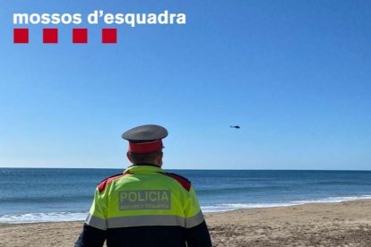 El helicóptero de los Mossos participa en la búsqueda.