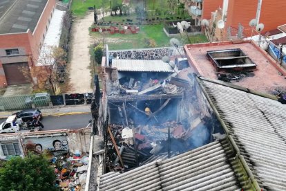 Imatge del sostre de la nau incendiada.