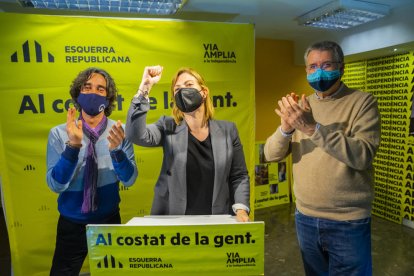 Carles Castillo, Raquel Sans y Pau Ricomà, después de conocer los resultados.