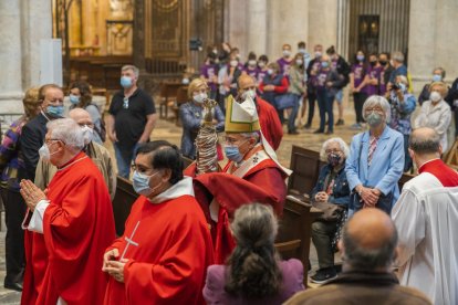 La relíquia del braç de Santa Tecla s'ha exhibit davant de prop de 200 persones, fet que no acostuma a passar fora del 23 de setembre.