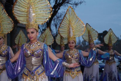 Imagen de miembros de la comparsa de Sinhus Sport, ambientada en Aladín, durante el carnaval de Bonavista del año pasado.