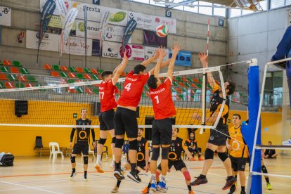 Un momento del Cevol Torredembarra-Club Voleibol Sant Pere i Sant Pau.