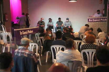 Plano general de la asamblea de En Comú Podem Tarragona.