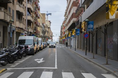 Imatge del carrer Reial, on s'ubicarà la major part del col·lector que evitarà les inundacions.